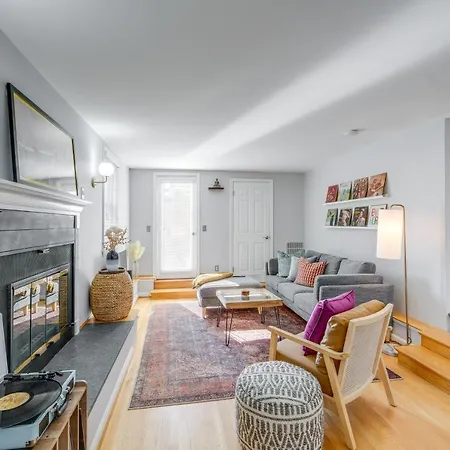 Old Town Alexandria Home Less Than 1 Mi To Waterfront!